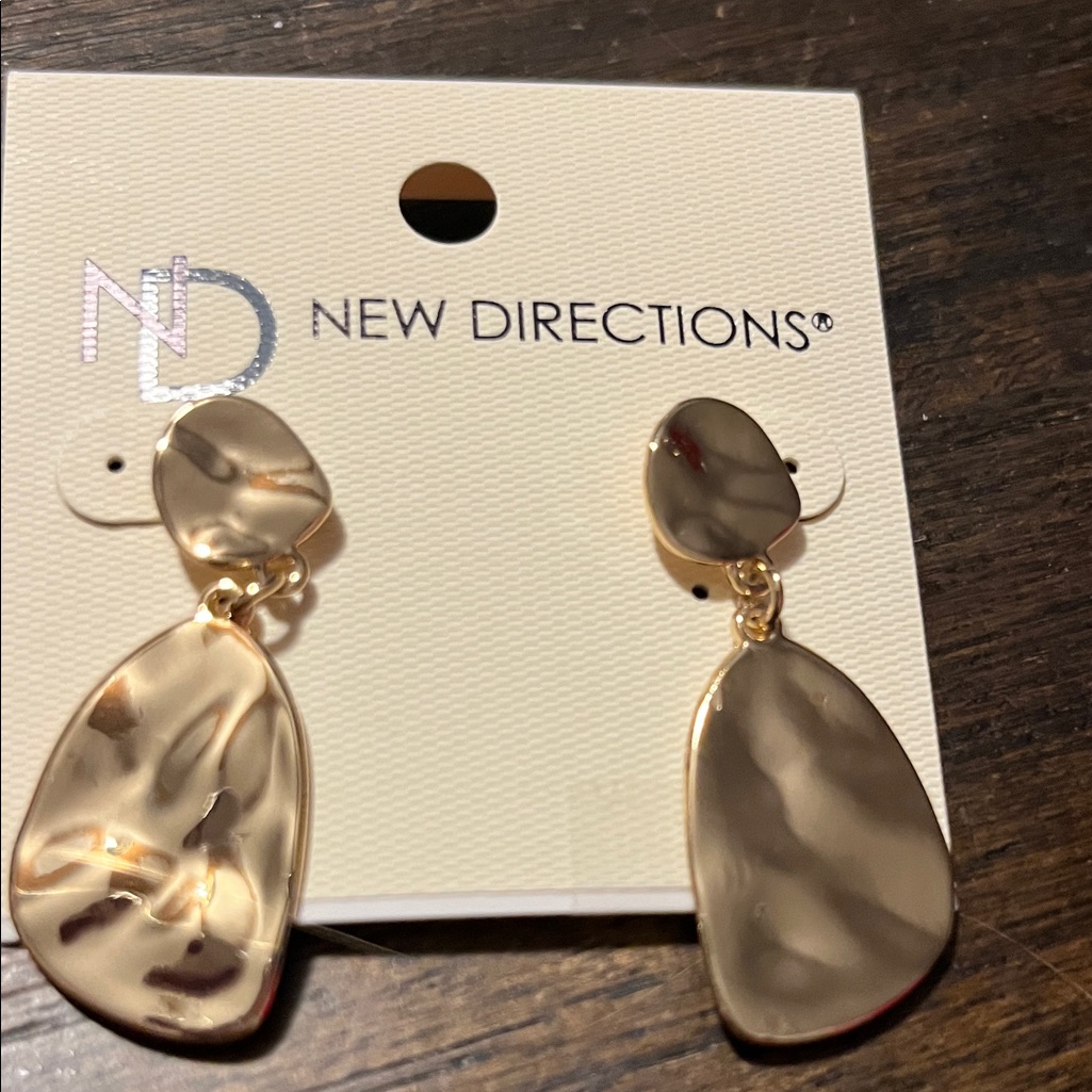New Directions Shimmering Gold Earrings 10$